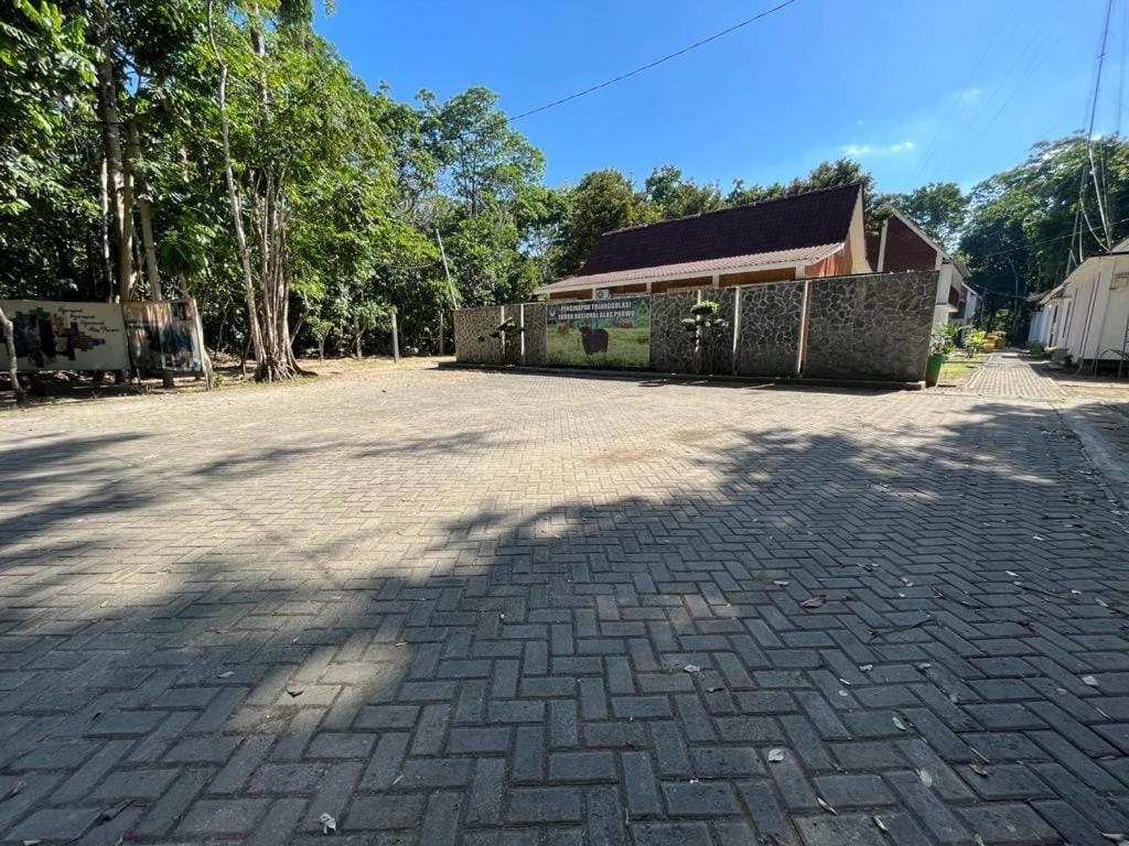 Capital O 92612 Penginapan D'Alas Purwo & Beachnearpadang Savana Sadengan Баньювангі Екстер'єр фото
