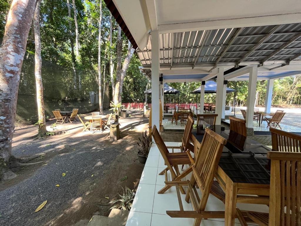 Capital O 92612 Penginapan D'Alas Purwo & Beachnearpadang Savana Sadengan Баньювангі Екстер'єр фото